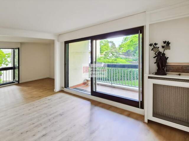 Appartement  bon état  92 m2  terrasse  4 pièces  Versailles — photo du bien