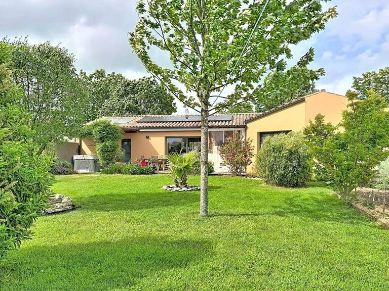 Villa de plain-pied 130 m2, Classe énergie A - 3 chambres- dans son écrin de verdure- centre village — photo 1