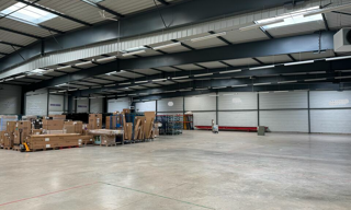 Commerce  2322 m² à louer à Parçay-Meslay (37210)