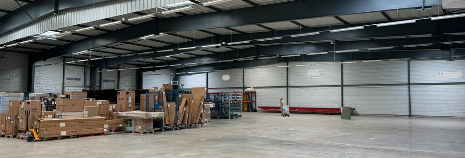 Commerce  2322 m² à louer à Parçay-Meslay (37210)