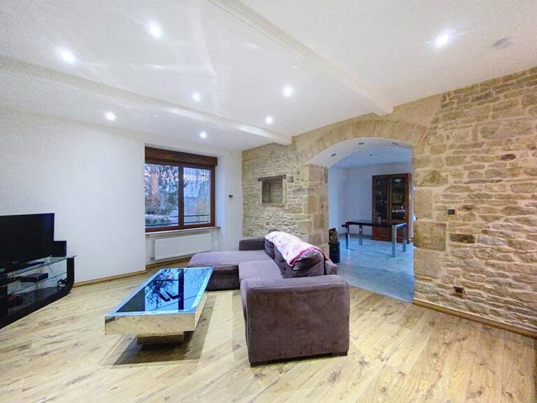 Maison en pierres de type 4, à louer,  à Oingt — photo 1