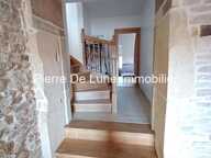 Maison en pierres de type 4, à louer,  à Oingt — photo 3