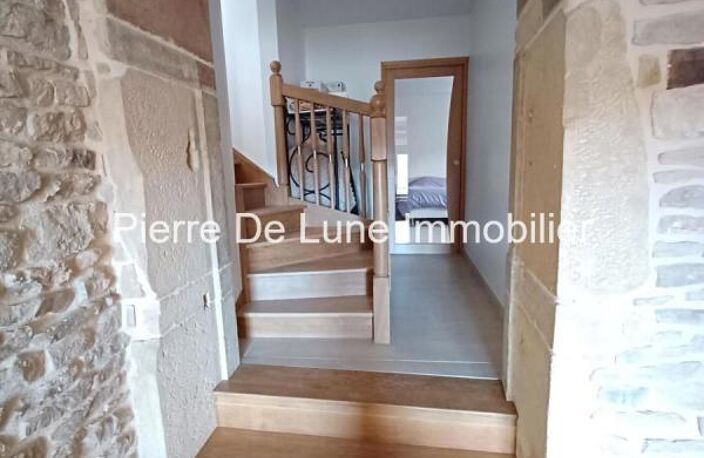Maison en pierres de type 4, à louer,  à Oingt — photo 3