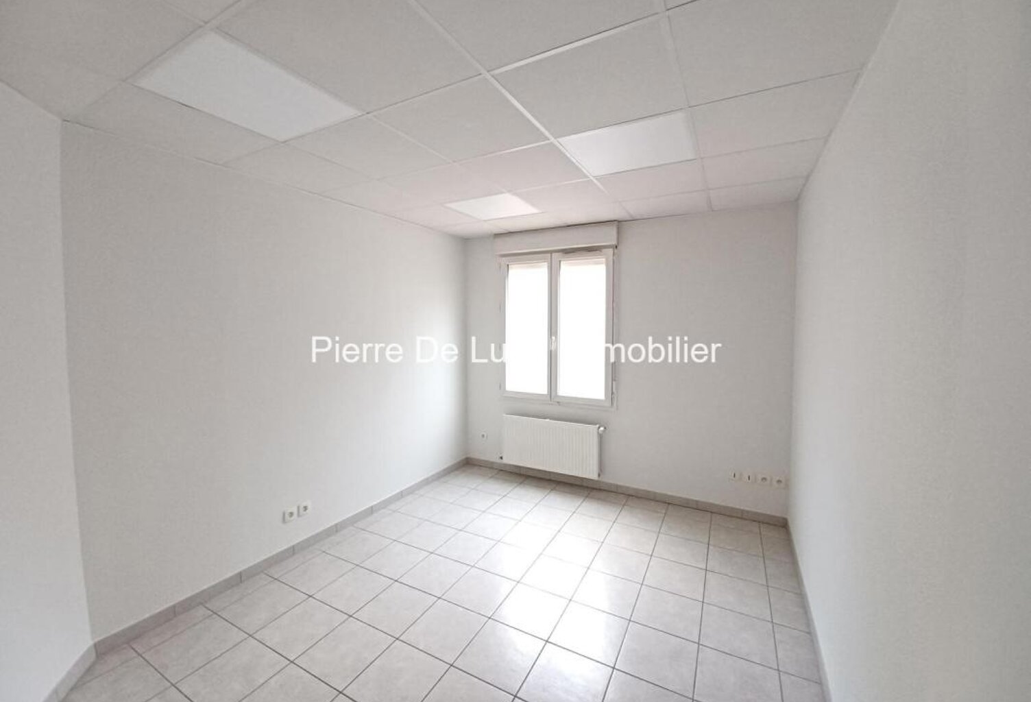 Local  professionnel au centre du Bois d'Oingt — photo 1