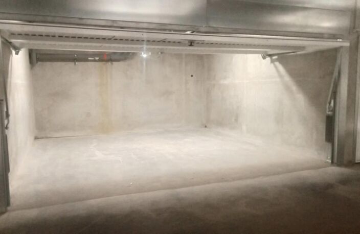 Parking simple dans garage double dans résidence sécurisée — photo 2