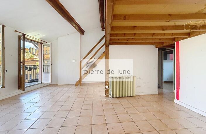 Opportunité rare ! Canut à rénover, balcon, vue dégagée, dernier étage — photo 2