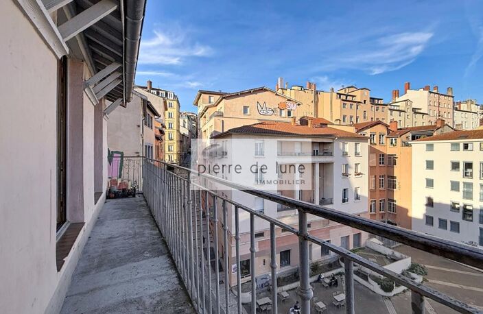 Opportunité rare ! Canut à rénover, balcon, vue dégagée, dernier étage — photo 3