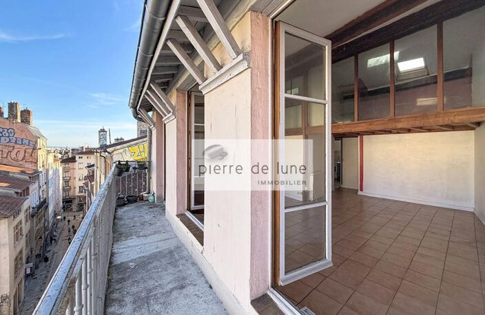 Opportunité rare ! Canut à rénover, balcon, vue dégagée, dernier étage — photo 5