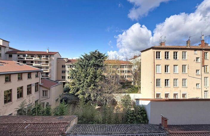 Cœur Croix-Rousse – T2 calme vue dégagée 3° étage ascenseur — photo 3