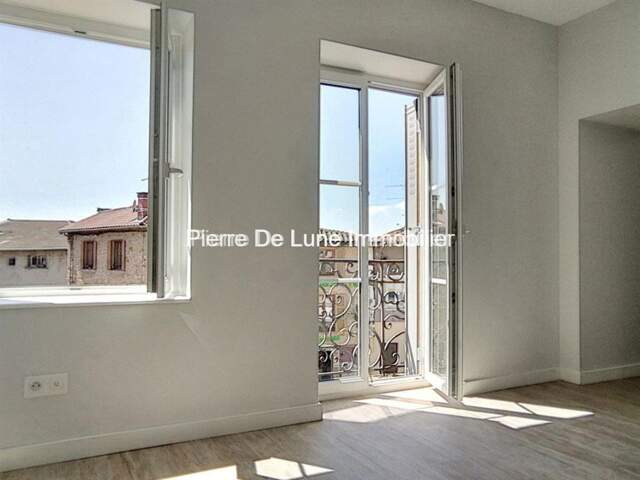 EXCLUSIVITÉ – LE BOIS-D’OINGT CENTRE – T2 DE 39 M² – 139 000 € — photo du bien