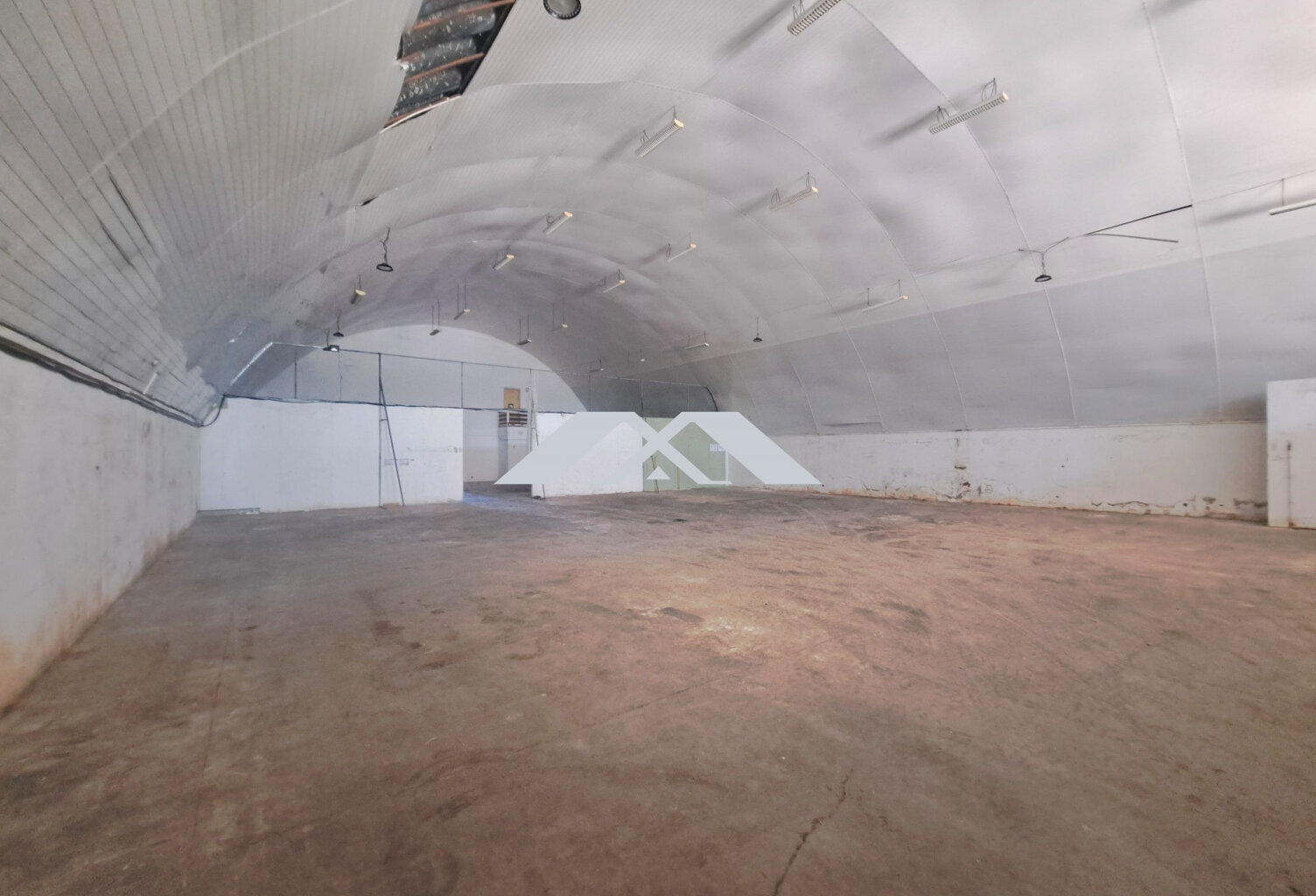 Entrepôt 568 m²  Filière Agro-Économique  Zone Pierref — photo 1