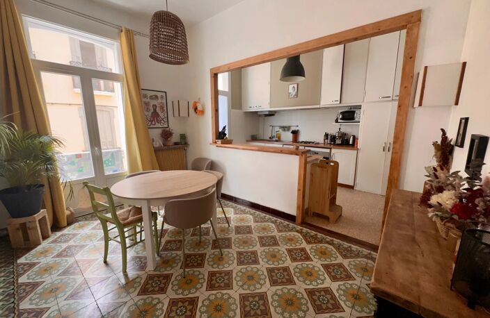 Appartement F4 140 m2, terrasse privative, premier étage — photo 3