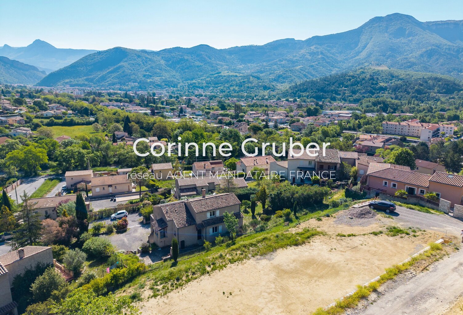 EXCLUSIVITÉ – DIGNE, TERRAIN D’EXCEPTION AVEC VUE DÉGAGÉE IMPRENABLE ! — photo 1