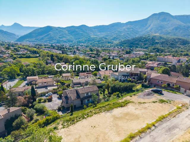 EXCLUSIVITÉ – DIGNE, TERRAIN D’EXCEPTION AVEC VUE DÉGAGÉE IMPRENABLE ! — photo du bien