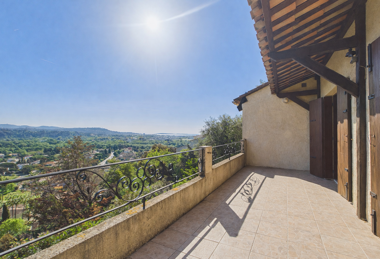 Vente maison 5 pièces 236 m² Mandelieu-la-Napoule (06210) — photo 1