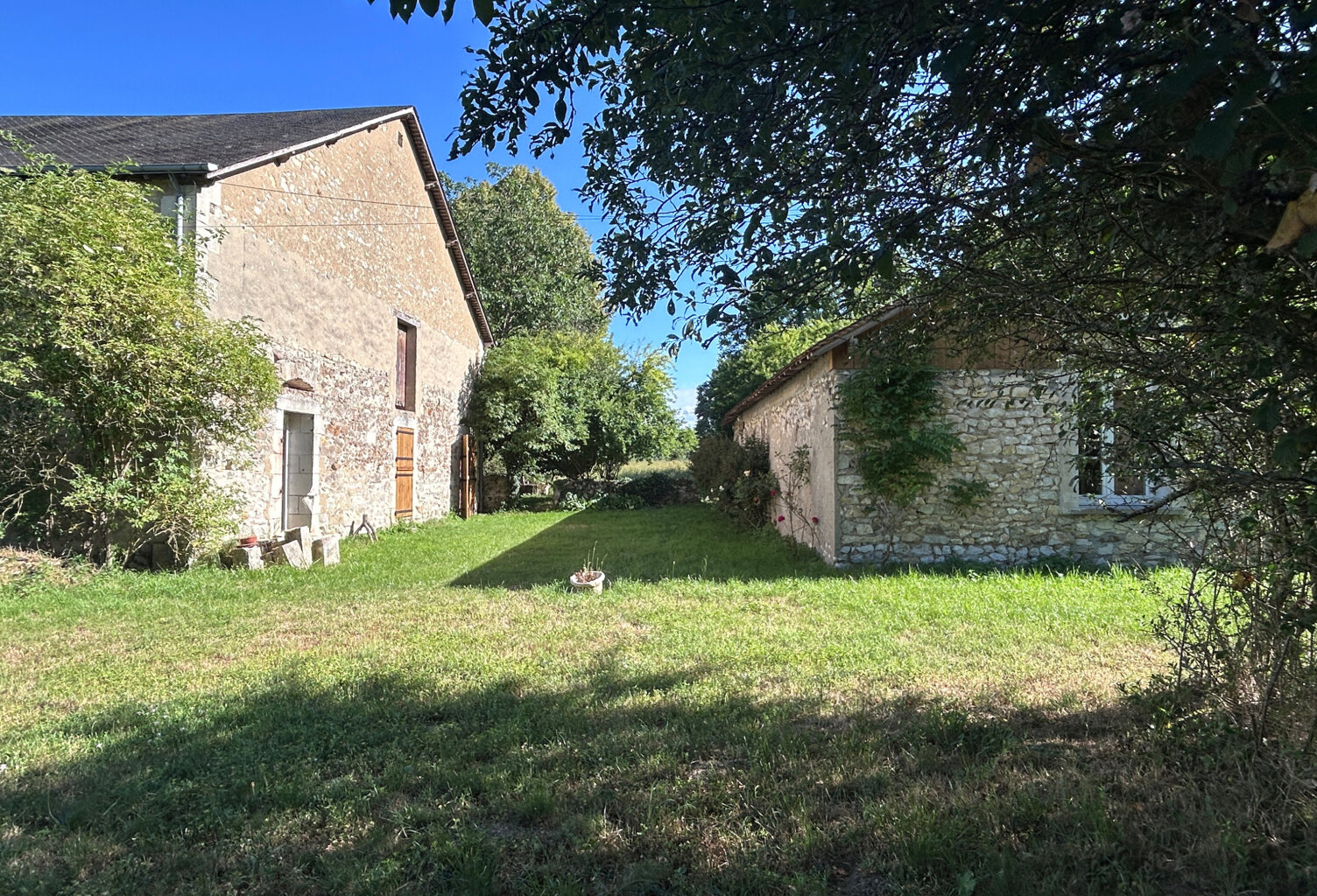 propriété située en  hameau Maison 100 m2 entièrement rénové — photo 1