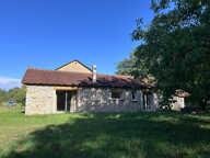 propriété située en  hameau Maison 100 m2 entièrement rénové — photo 2