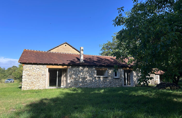 propriété située en  hameau Maison 100 m2 entièrement rénové — photo 2