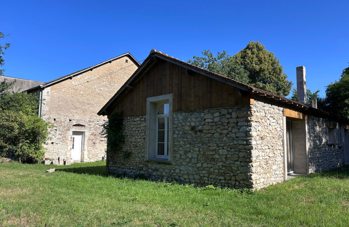 propriété située en  hameau Maison 100 m2 entièrement rénové — photo 3