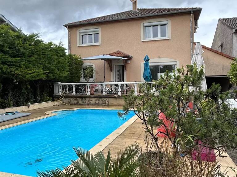 À louer – Superbe maison T6 meublée de 172 m² avec piscine – Villeurbanne — photo 1