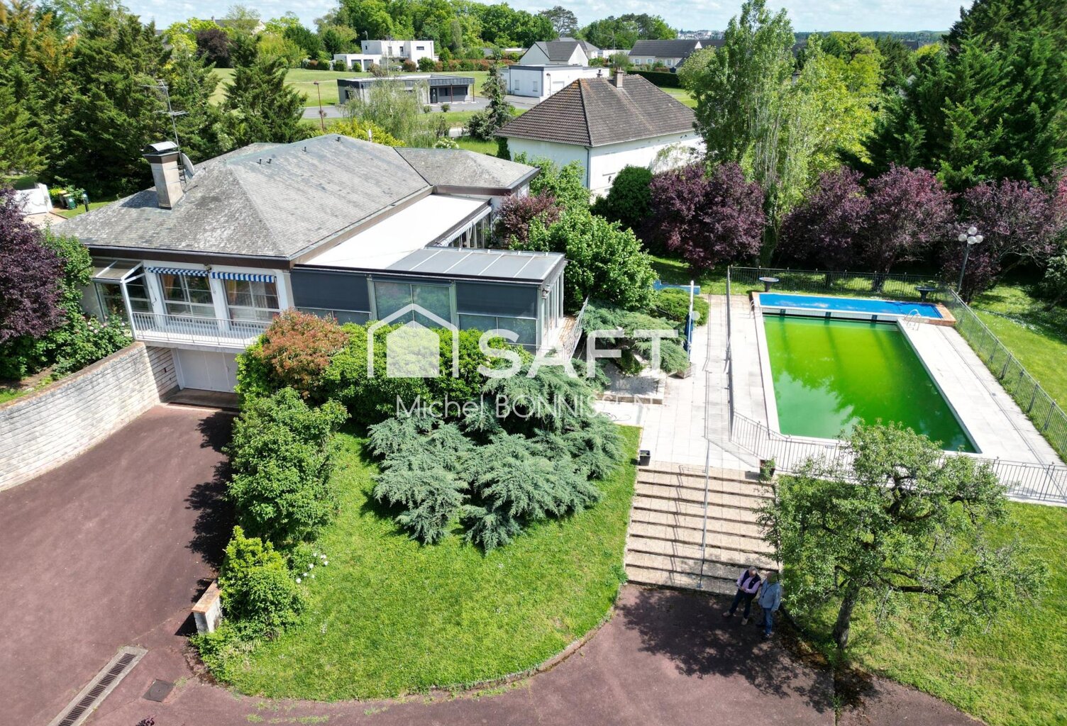 Propriété composée de deux habitations au coeur du village de Saint Doulchard — photo 1