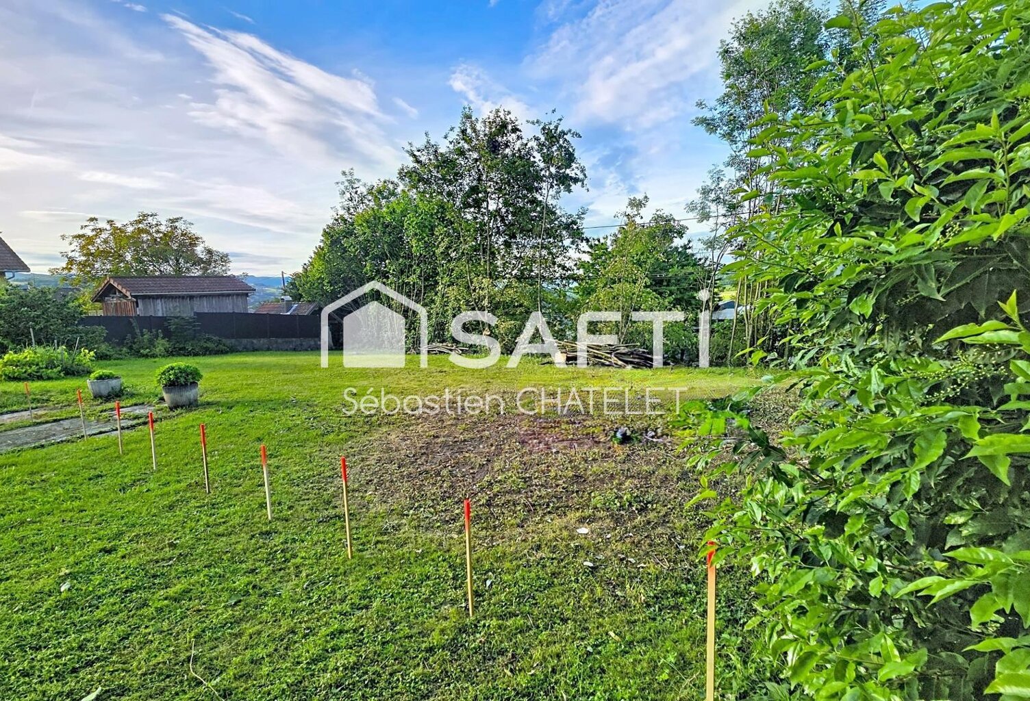 Terrain 775 m²  Beau potentiel, centre village au calme — photo 1
