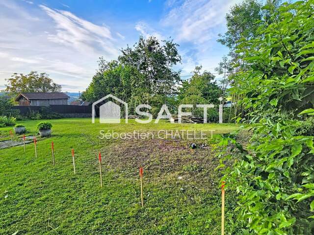Terrain 775 m²  Beau potentiel, centre village au calme — photo du bien