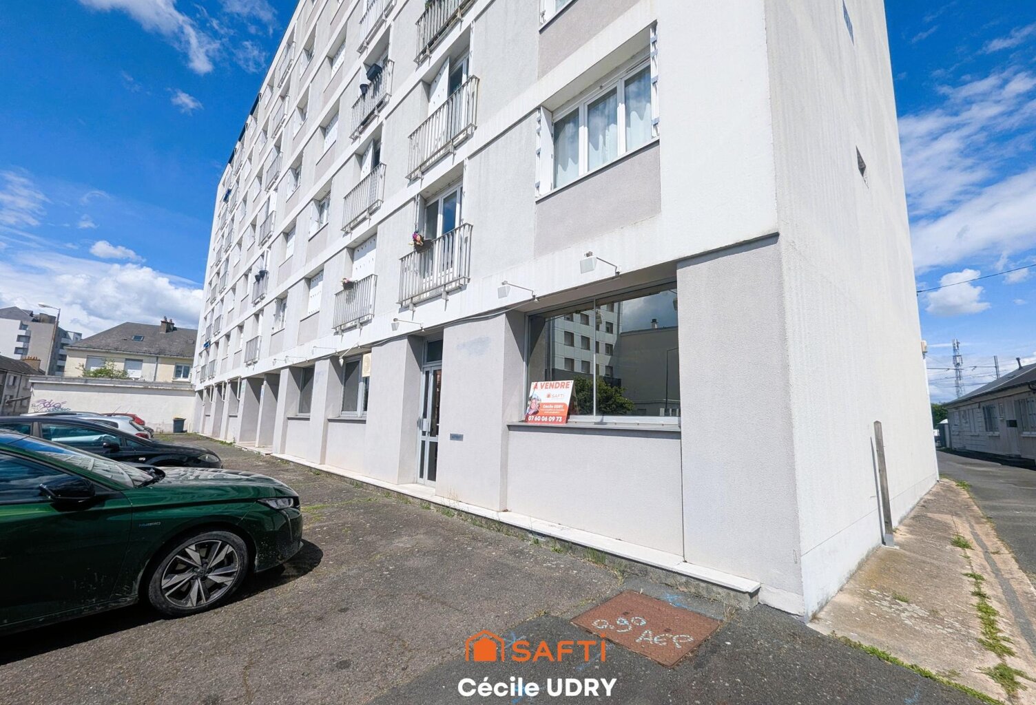 Local professionnel Tours. — photo 1