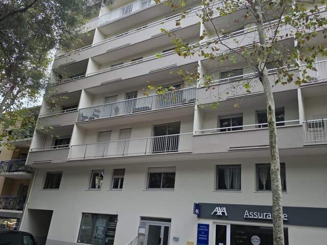 Appartement T2 de 53m² avec balcon et place de parking vue cathédrale — photo du bien