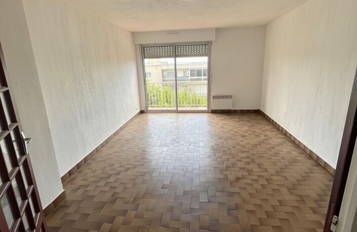 Appartement T2 de 53m² avec balcon et place de parking vue cathédrale — photo 4