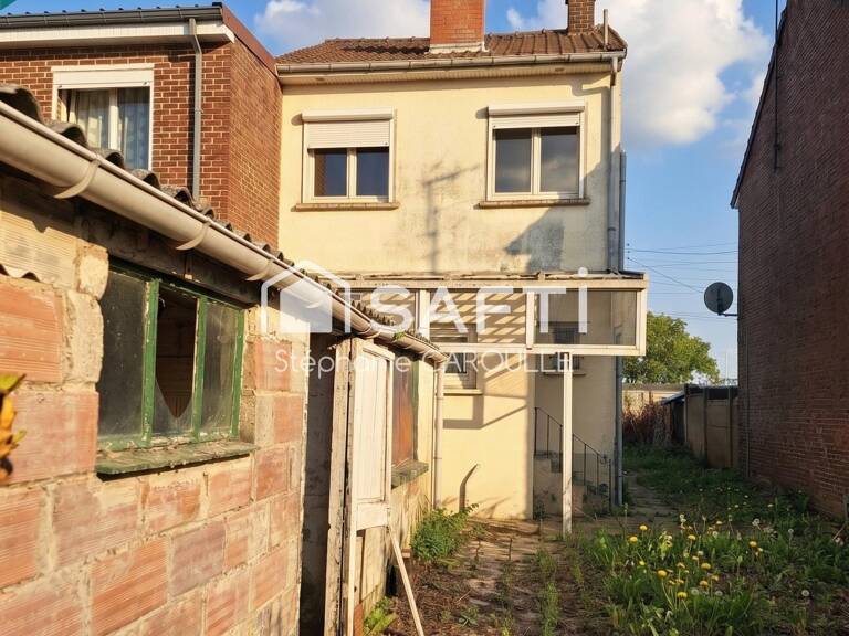 Maison 1950 avec travaux. 2chambres.Cave et dépendances. Jardin 500 m2 — photo 1