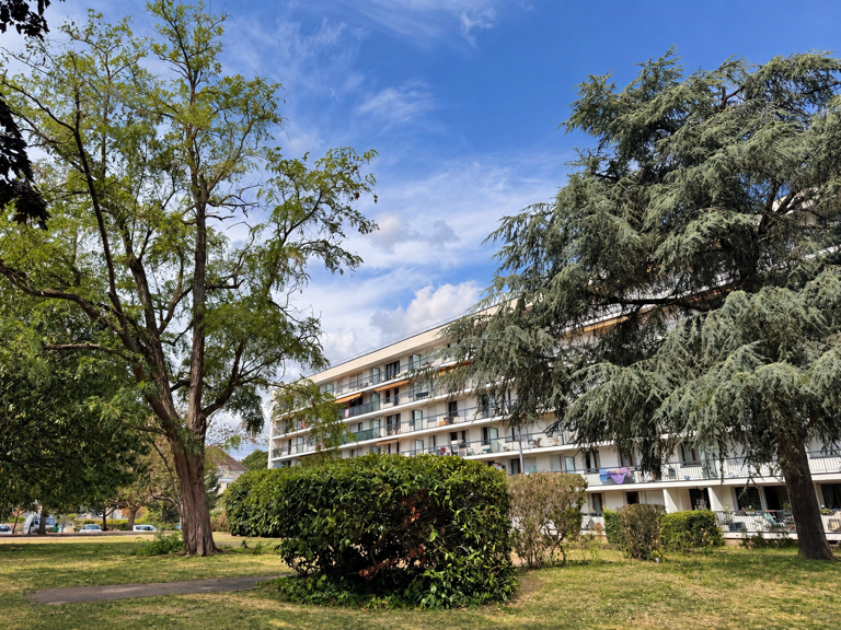 APPARTEMENT F4 DERNIER ÉTAGE AVEC ASCENSEUR — photo 1