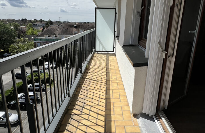 APPARTEMENT F4 DERNIER ÉTAGE AVEC ASCENSEUR — photo 2