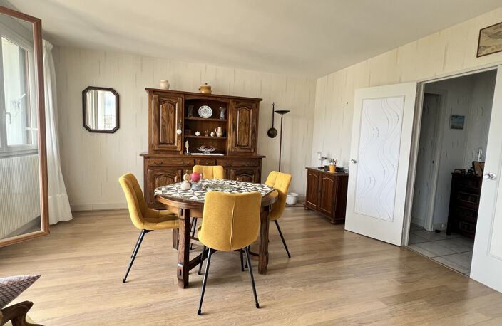 APPARTEMENT F4 DERNIER ÉTAGE AVEC ASCENSEUR — photo 4