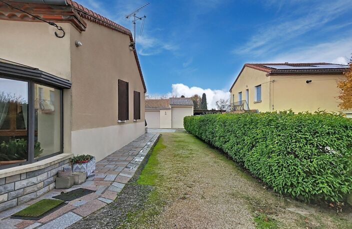 À vendre  Belle villa 6 pièces de 136 m² sur 1 650 m² de terrain  Villeneuve-la-Comptal — photo 2