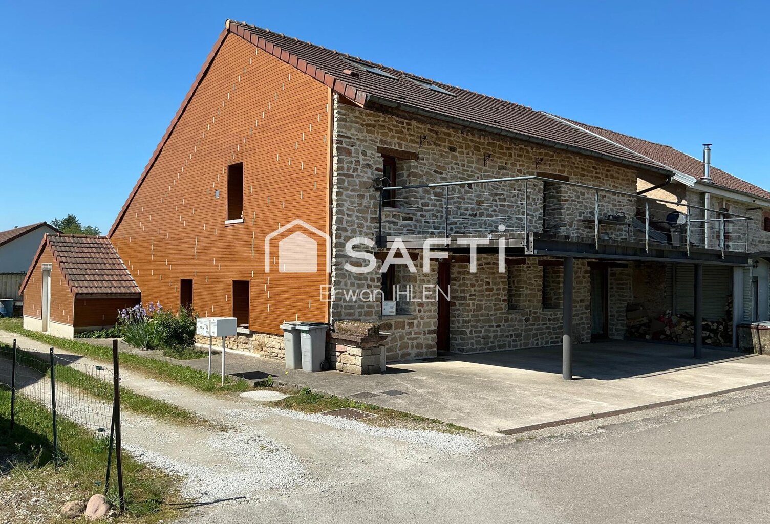 Maison, 205 M2, 4 pièces, 3 chambres, 446 m2 de terrain — photo 1