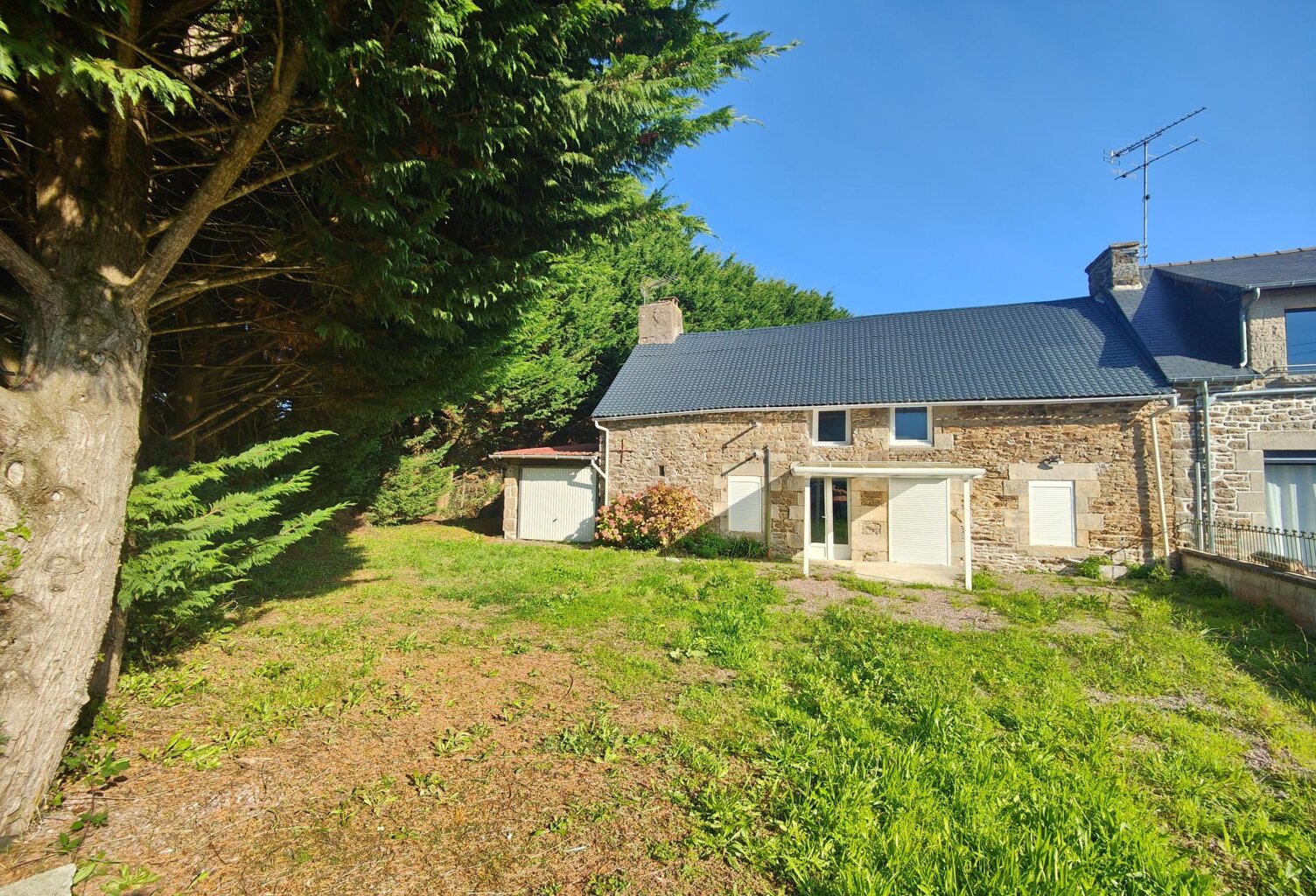 Jolie maison en pierre et en campagne — photo 1