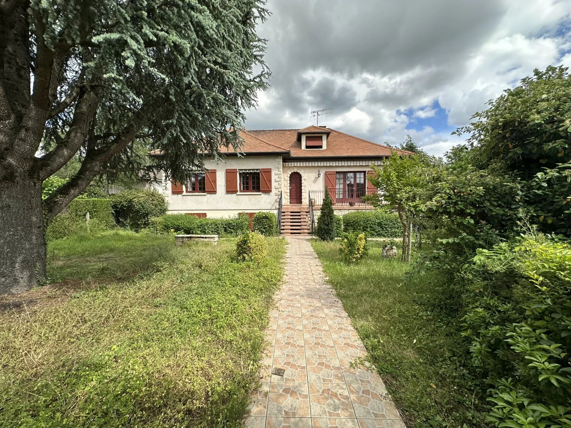 Maison 181 m² · à Buxerolles · 181 m² · 330 000 €