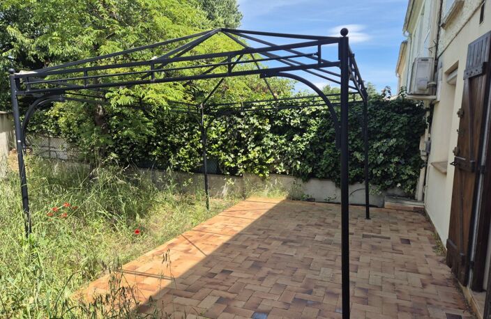 Villa — photo 2