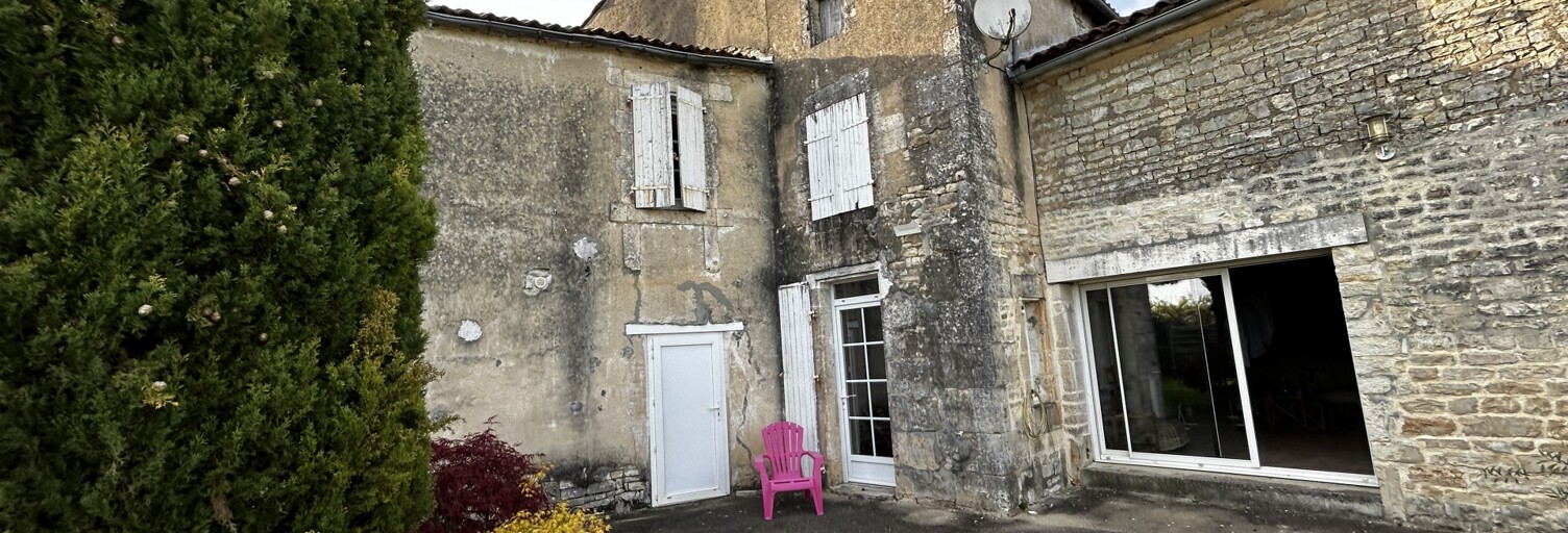 Maison 8 Pièces 255 m² à vendre à Tourriers (16560)