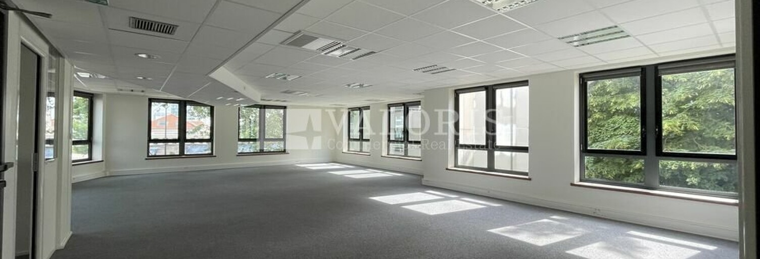 Bureau  2396 m² à louer à Lyon 3 (69003)