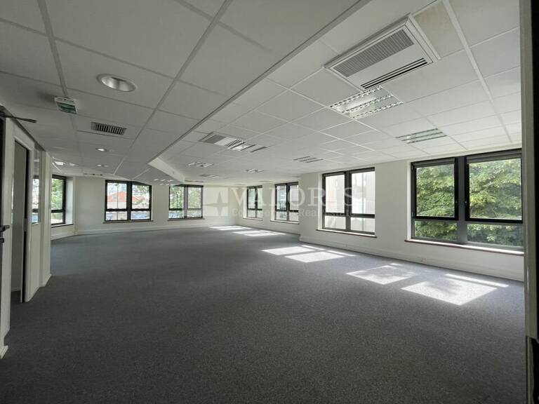 BUREAUX à LOUER — photo 1