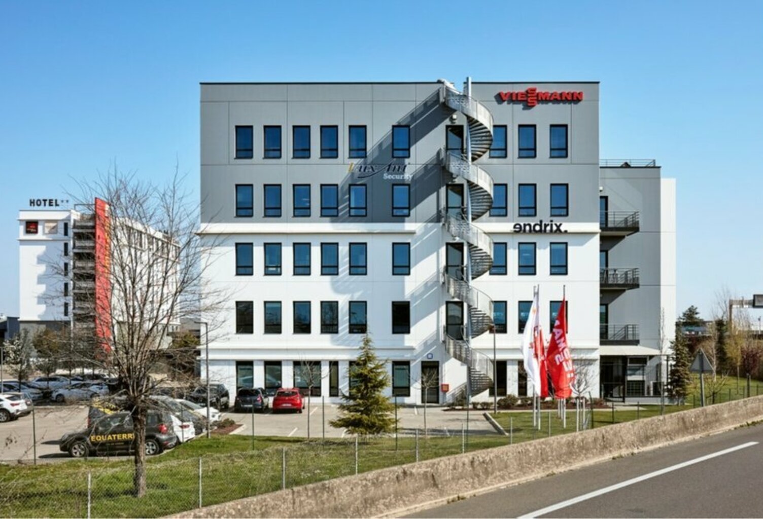 BUREAUX à LOUER — photo 1