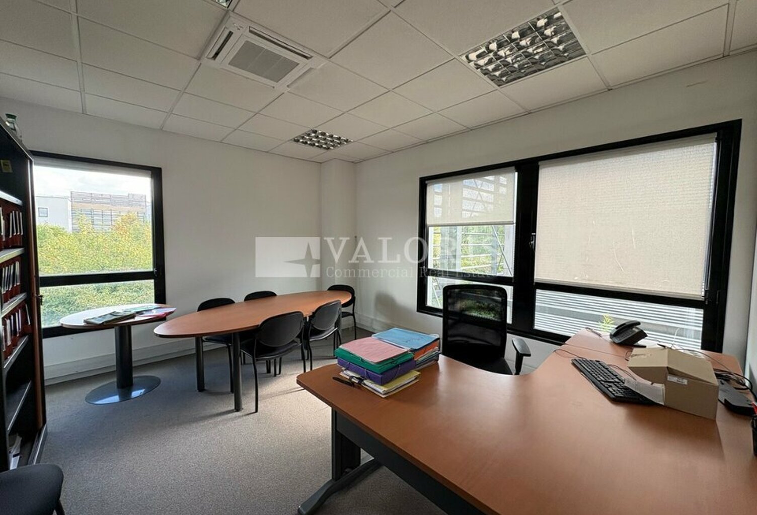 BUREAUX à LOUER — photo 1