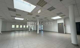 Bureau  421 m² à louer à Meyzieu (69330)