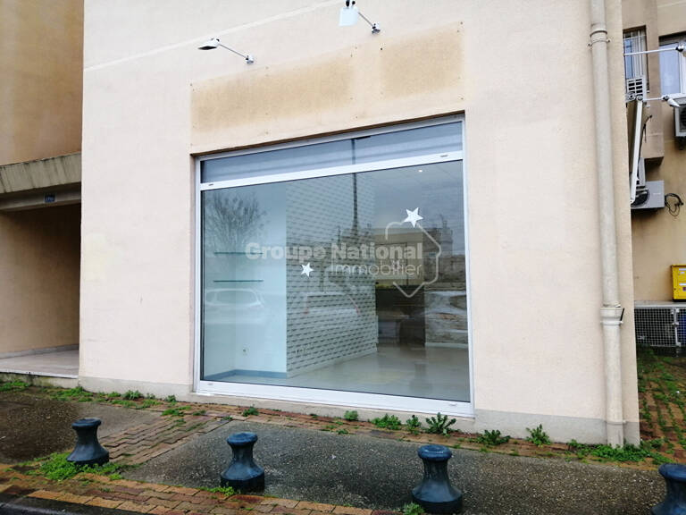 LE PONTET  centre , local commercial de 47 m² environ — photo 1