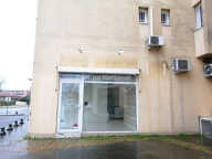 LE PONTET  centre , local commercial de 47 m² environ — photo 2
