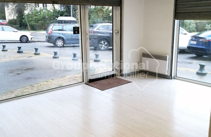 LE PONTET  centre , local commercial de 47 m² environ — photo 3