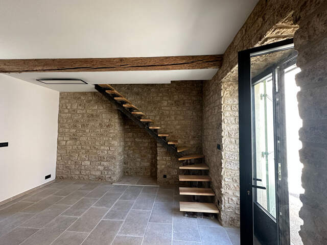 MOURIES : Maison de Village  en pierre complètement rénovée. — photo du bien