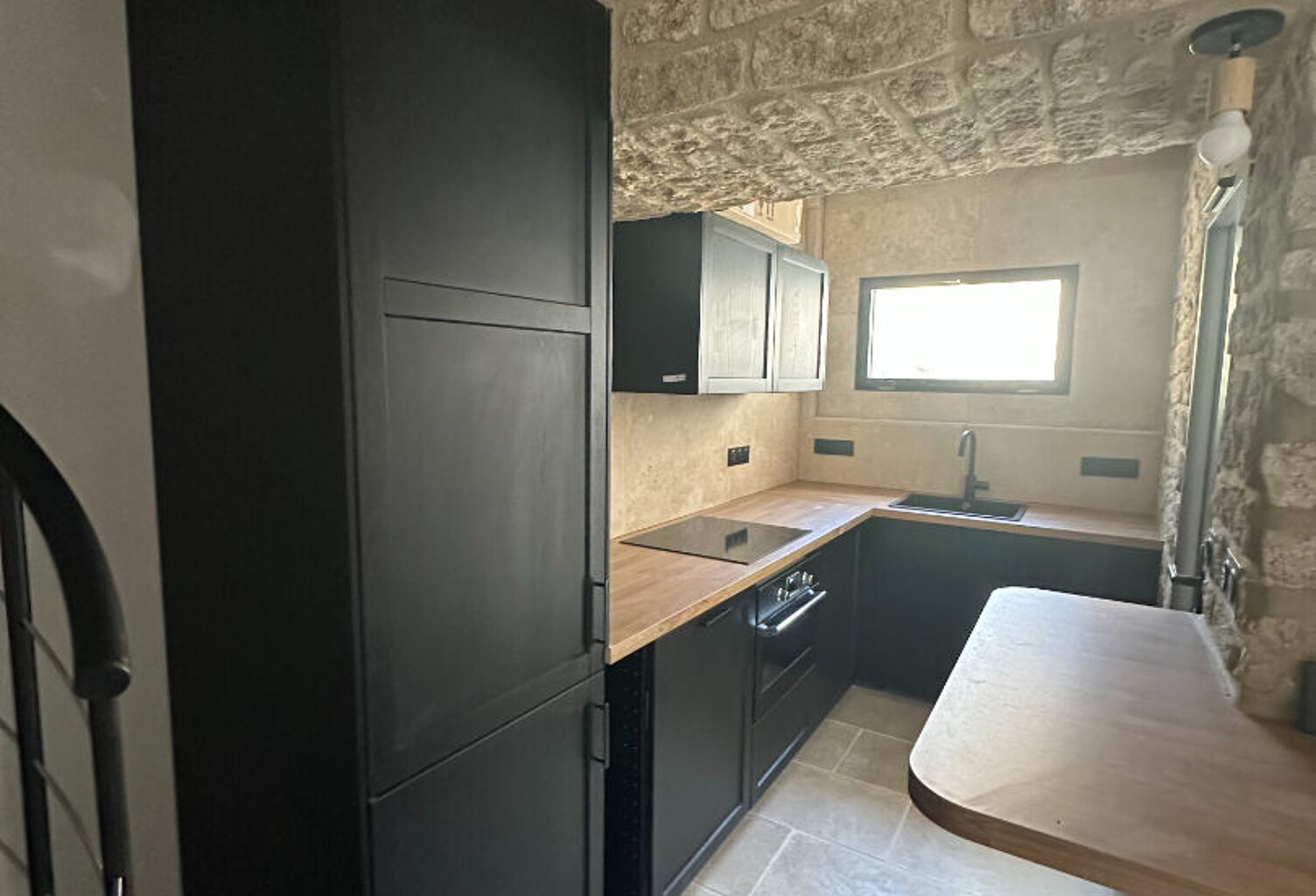 Mouriès : Maison de village en Pierre + cour — photo 1